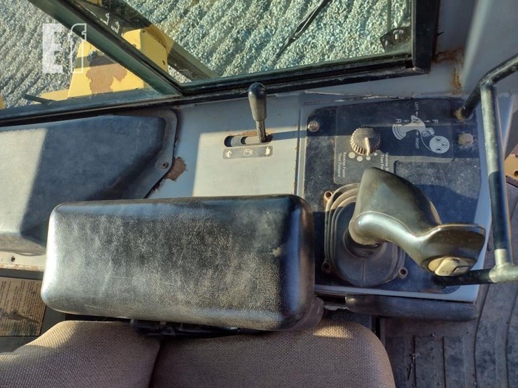 2002-deere-700h-lt-image-9