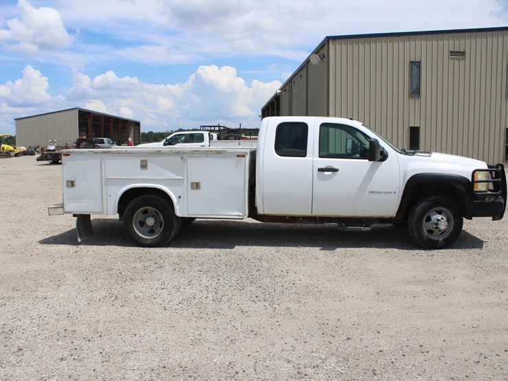 2008-chevrolet-3500-image-1
