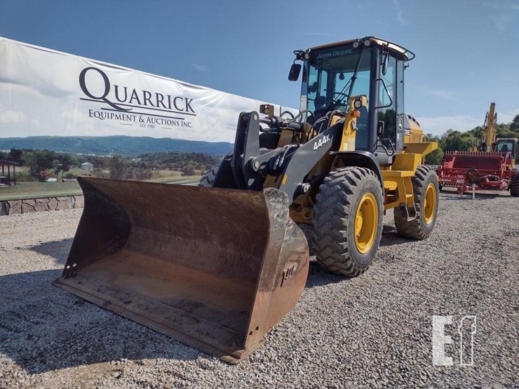 2019-deere-444k-image-36