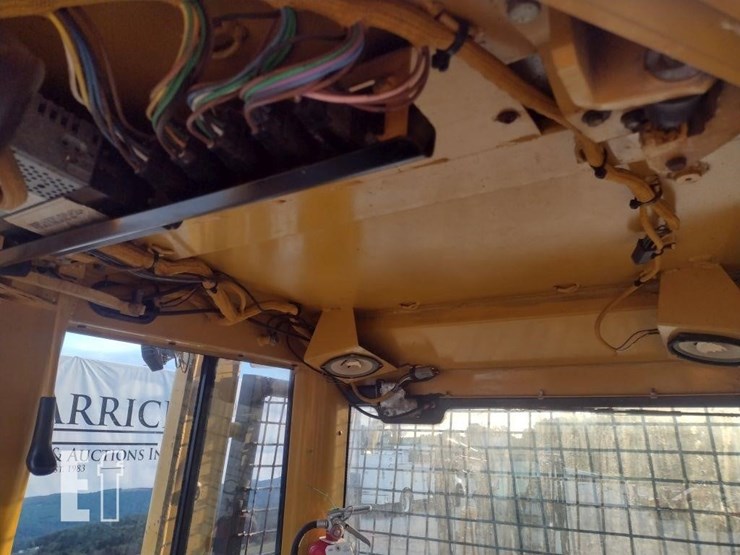2006-caterpillar-d5n-xl-image-11