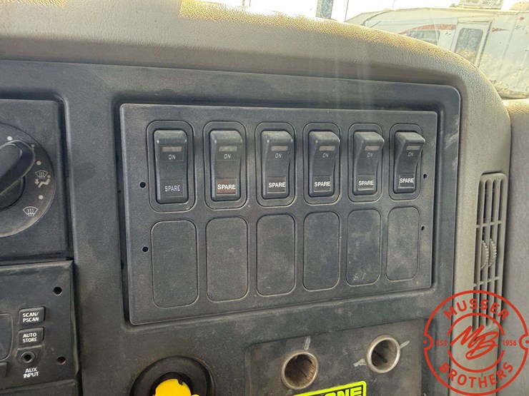 2014-international-7500-4x4-terex-bucket-truck-image-60