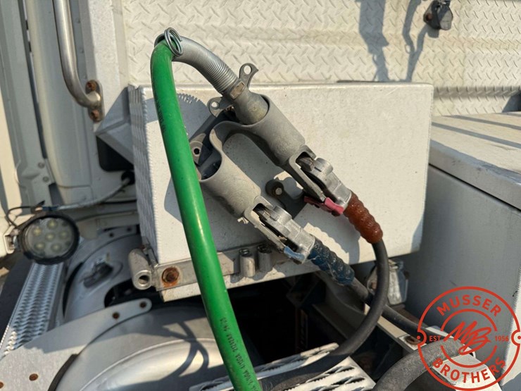 2015-peterbilt-579-image-15