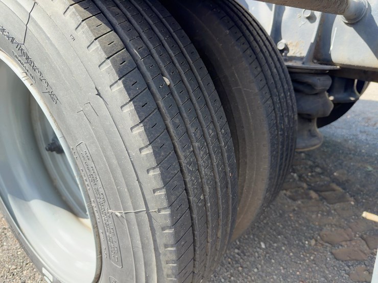 1996-peterbilt-379-image-26