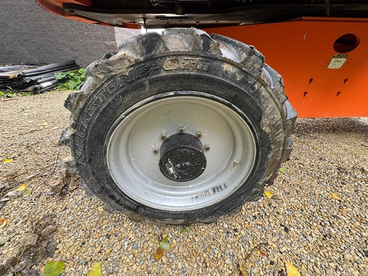 2011-jlg-600s-image-53