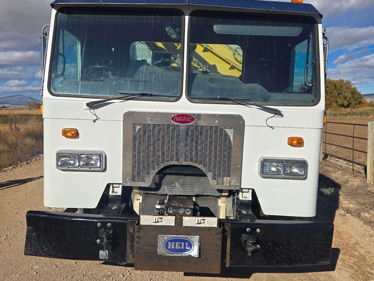 2008-peterbilt-320-image-9