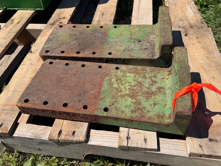 #2509-•-3020-john-deere-rear-fender-mounting-brackets-image-4