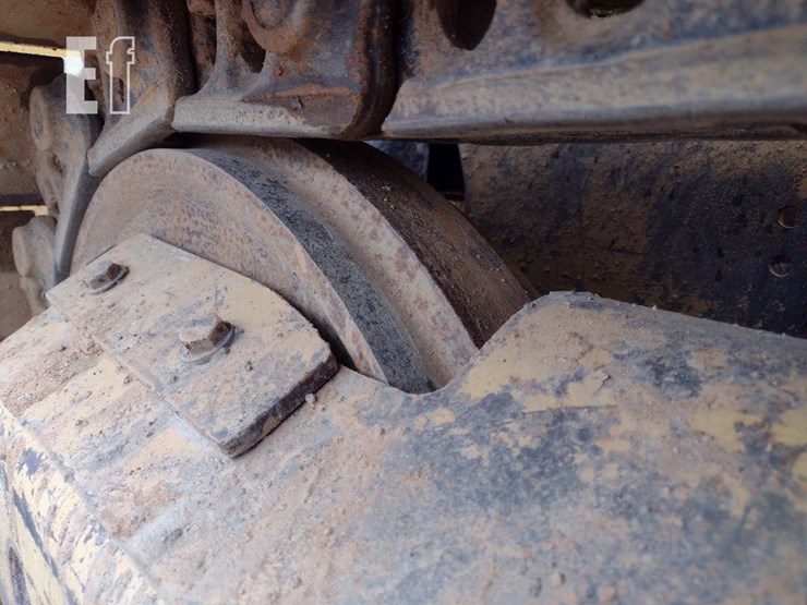 2015-caterpillar-d4k2-xl-image-16