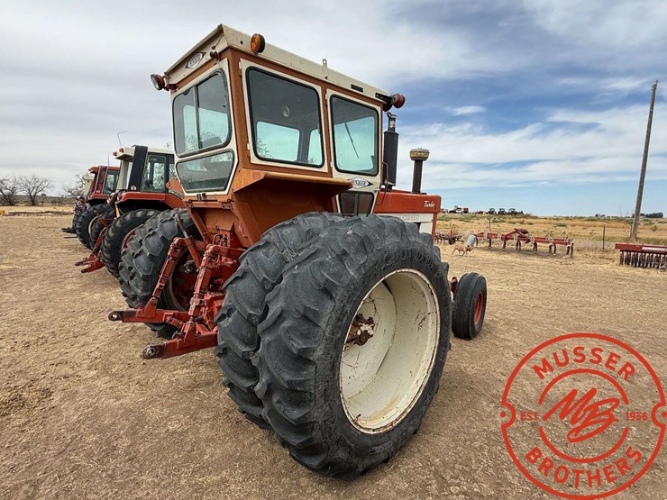 1975-international-1066-farmall-tractor-image-5