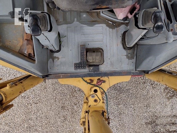 2005-caterpillar-430d-image-12