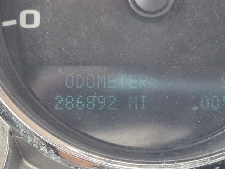 2011-chevrolet-3500-image-6