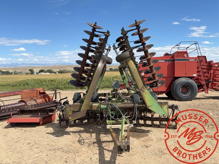 john-deere-235-image-2