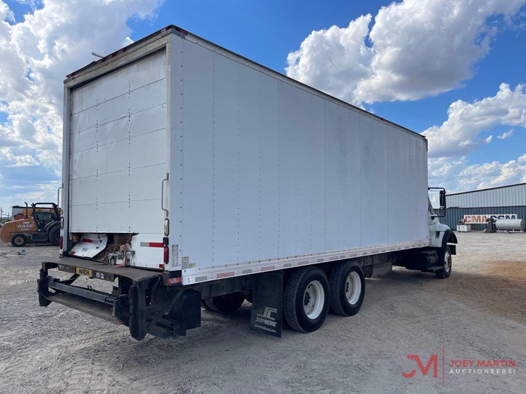 2005-international-7600-t/a-box-truck-image-3