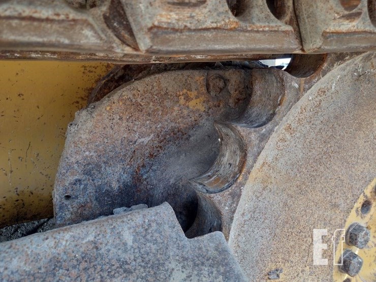 2015-deere-650k-lgp-image-16