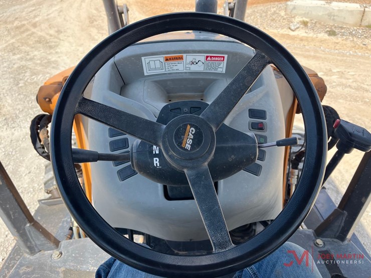 2021-case-580n-ep-loader-backhoe-image-12