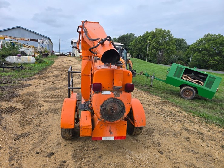 #2043-•-finn-bms-23-towable-straw-blower-image-4