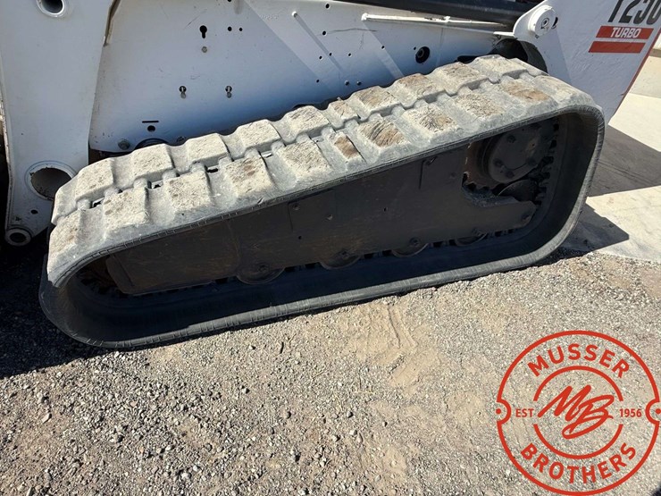 bobcat-t250-skid-steer-track-loader-image-8