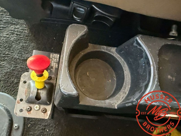 1993-peterbilt-379-image-36