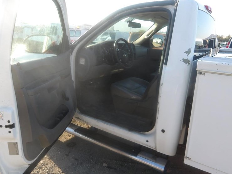 2013-chevrolet-2500-image-11