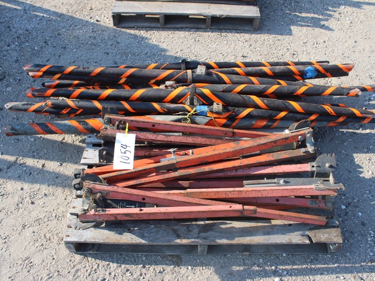 #1054-•-signs-and-stands-image-1
