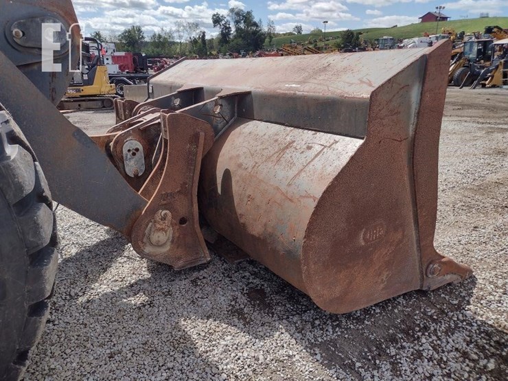 2019-deere-744kii-image-24