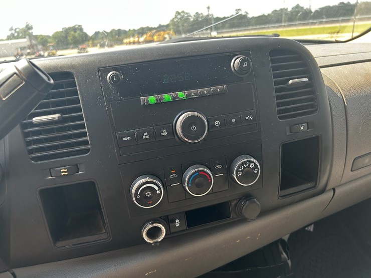 2013-chevrolet-1500-image-10
