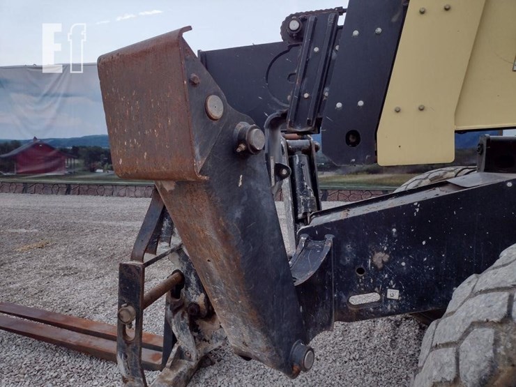 2017-jlg-1055-image-18