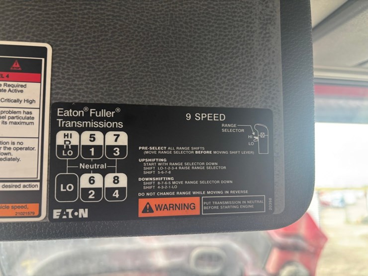 #2325-•-2010-volvo-vnl-sleeper-cab-truck-tractor-image-67