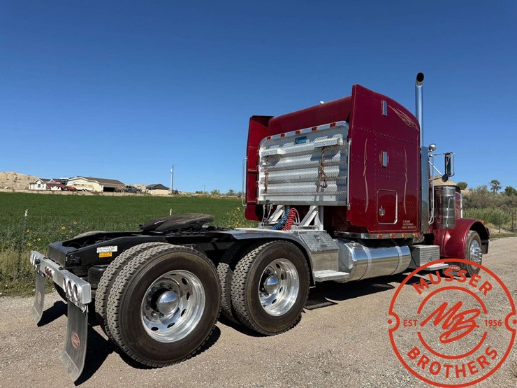 1993-peterbilt-379-image-4