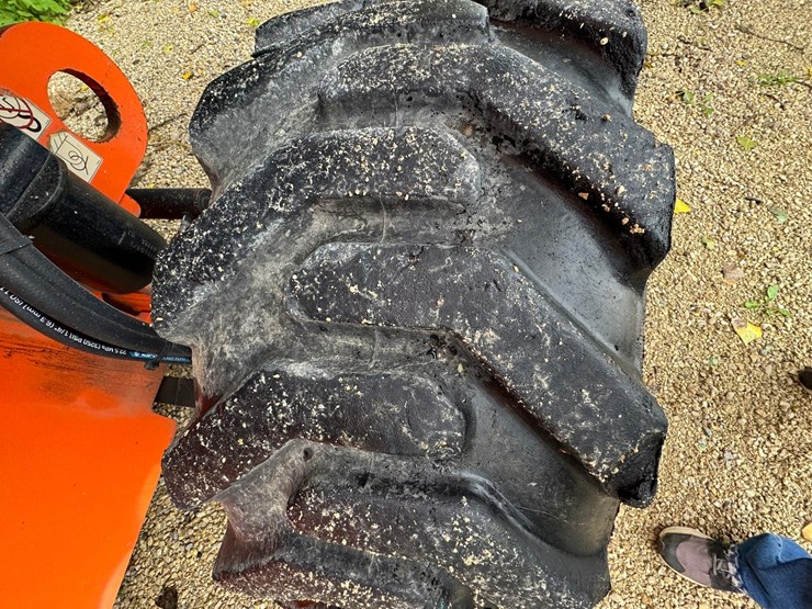 2011-jlg-600s-image-52