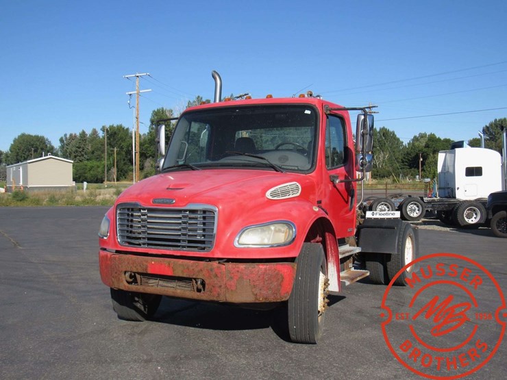 2003-freightliner-fl70-image-1