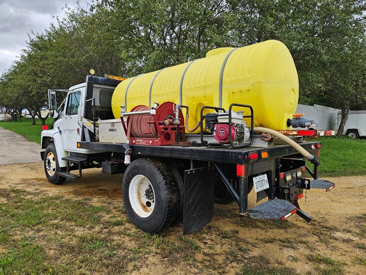 #2079-•-1988-international-water-truck-image-3