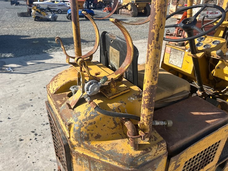 caterpillar-422s-image-28