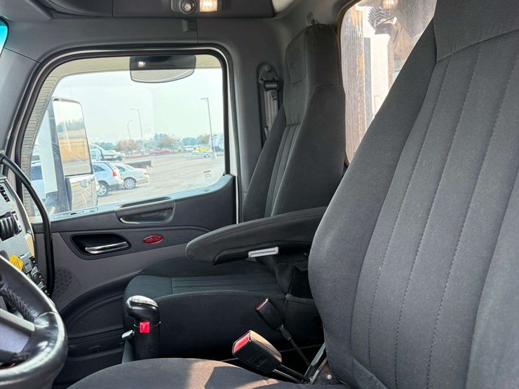 2015-peterbilt-579-image-33