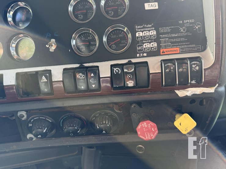 2006-kenworth-w900-image-21