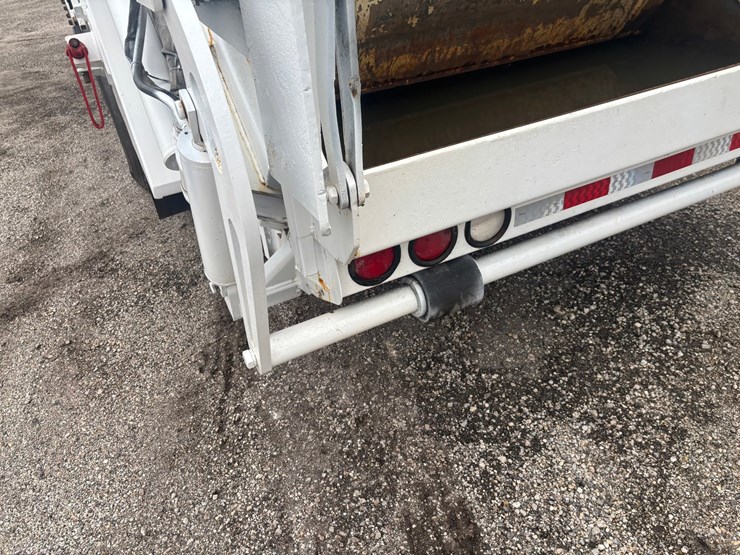2009-gmc-7500-image-56