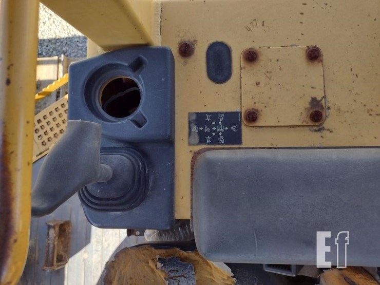 2003-caterpillar-d4g-xl-image-10
