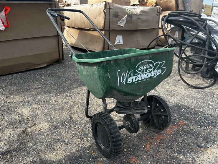 #86933-•-scotts-standard-broadcast-spreader-image-2