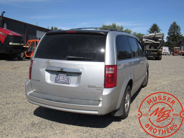 2010-dodge-grand-caravan-sxt-image-8