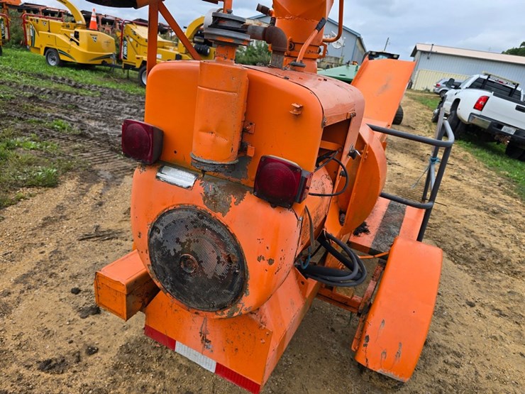 #2043-•-finn-bms-23-towable-straw-blower-image-17