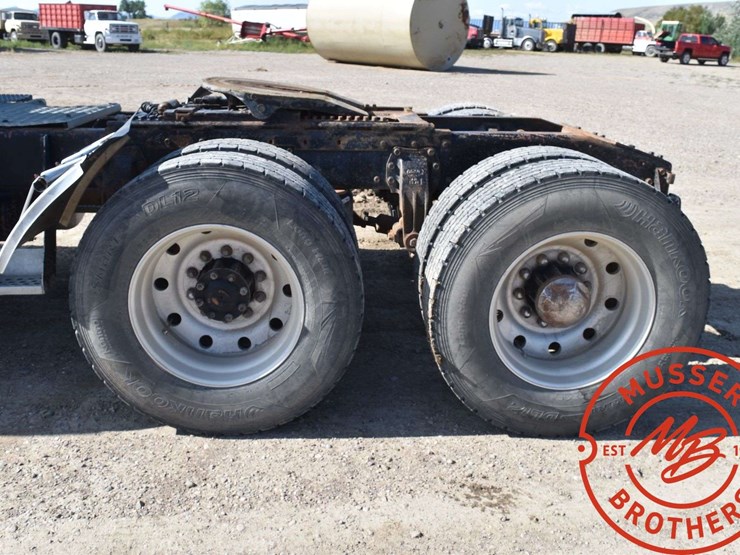 1984-peterbilt-359-image-21
