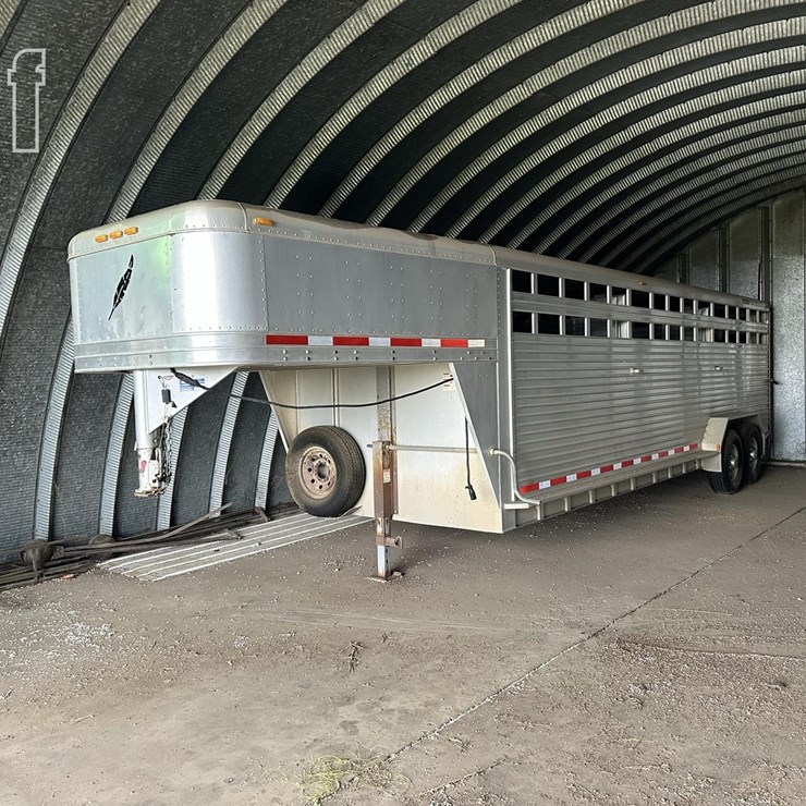 2005 FEATHERLITE 8127