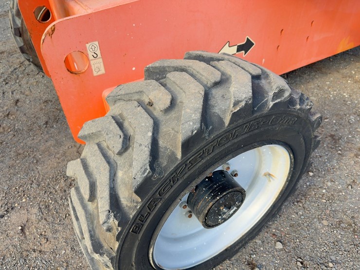 2017-jlg-600s-image-13