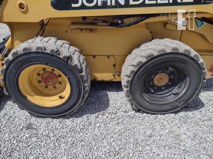 2002-deere-250-image-12