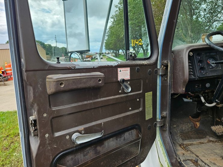 #2079-•-1988-international-water-truck-image-34