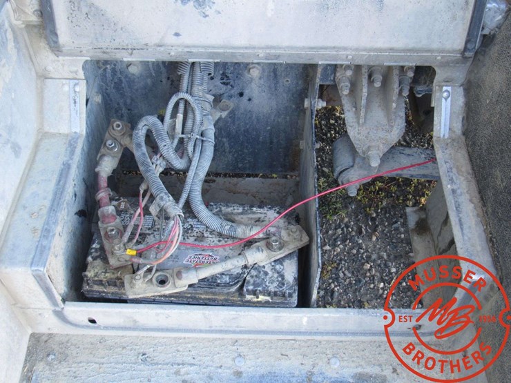 2005-freightliner-mt45-image-31