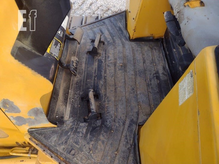 2001-deere-650h-image-12