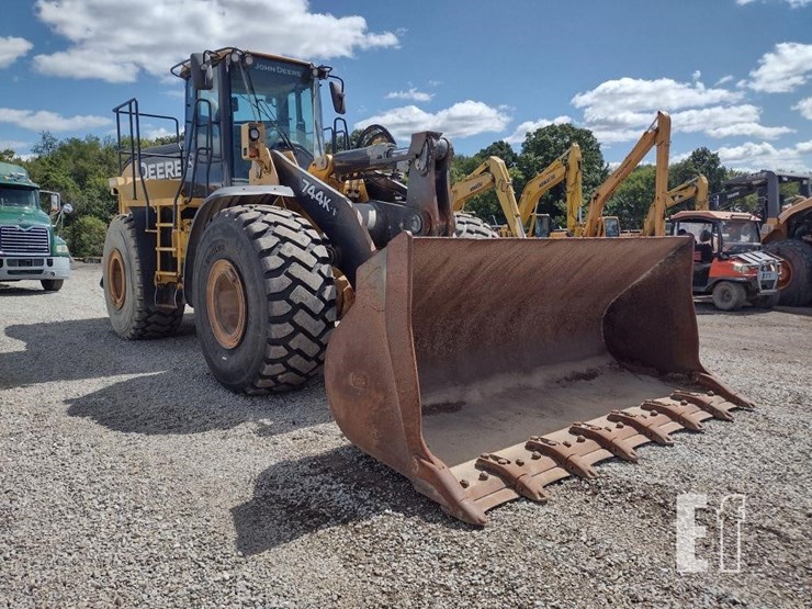 2019-deere-744kii-image-38