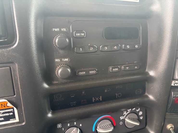 2009-gmc-7500-image-42