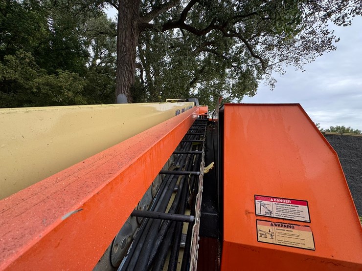 2011-jlg-600s-image-20