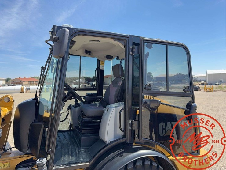 2016-caterpillar-906m-image-34